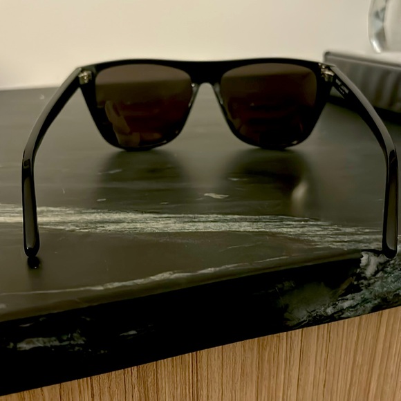 Yves Saint Laurent - Picture 5 of 5